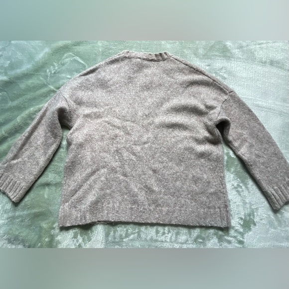 Women’s small beige magaschoni sweater - Picture 2 of 3